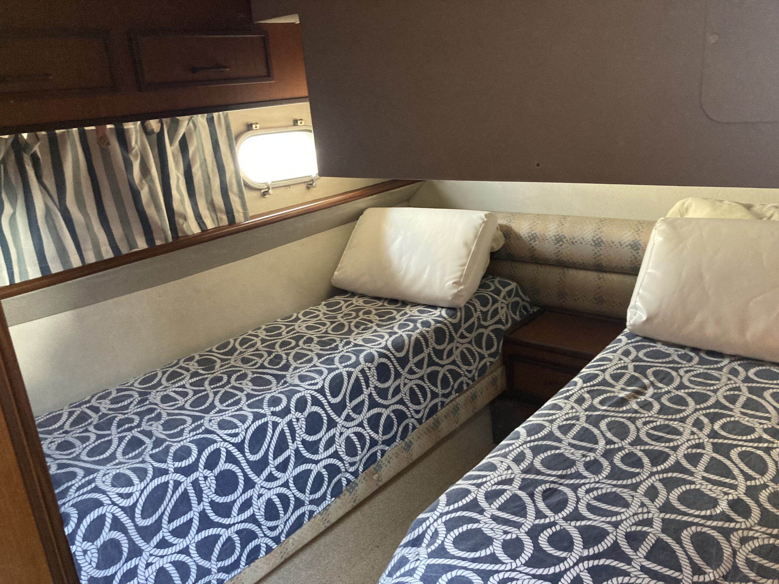 Dormitorio motora, alquiler barcos, Galicia, Vigo, Pontevedra